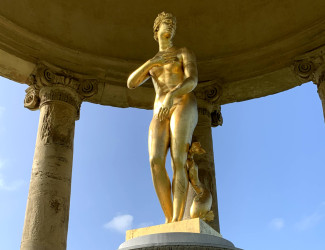 The gilded statue of the goddess Venus in the Rotunda in the garden at Stowe was designed by Vanbrugh ©Melanie Whitrow
